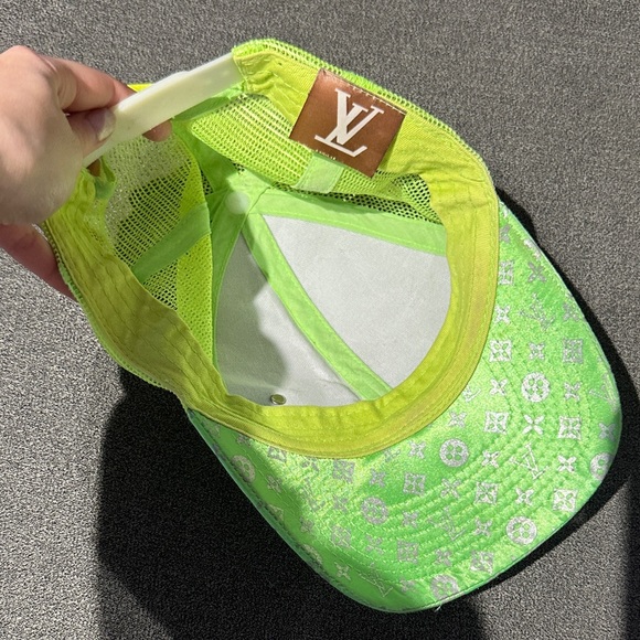 Louis Vuitton Bright Green Monogram Mesh Cap - Picture 5 of 16